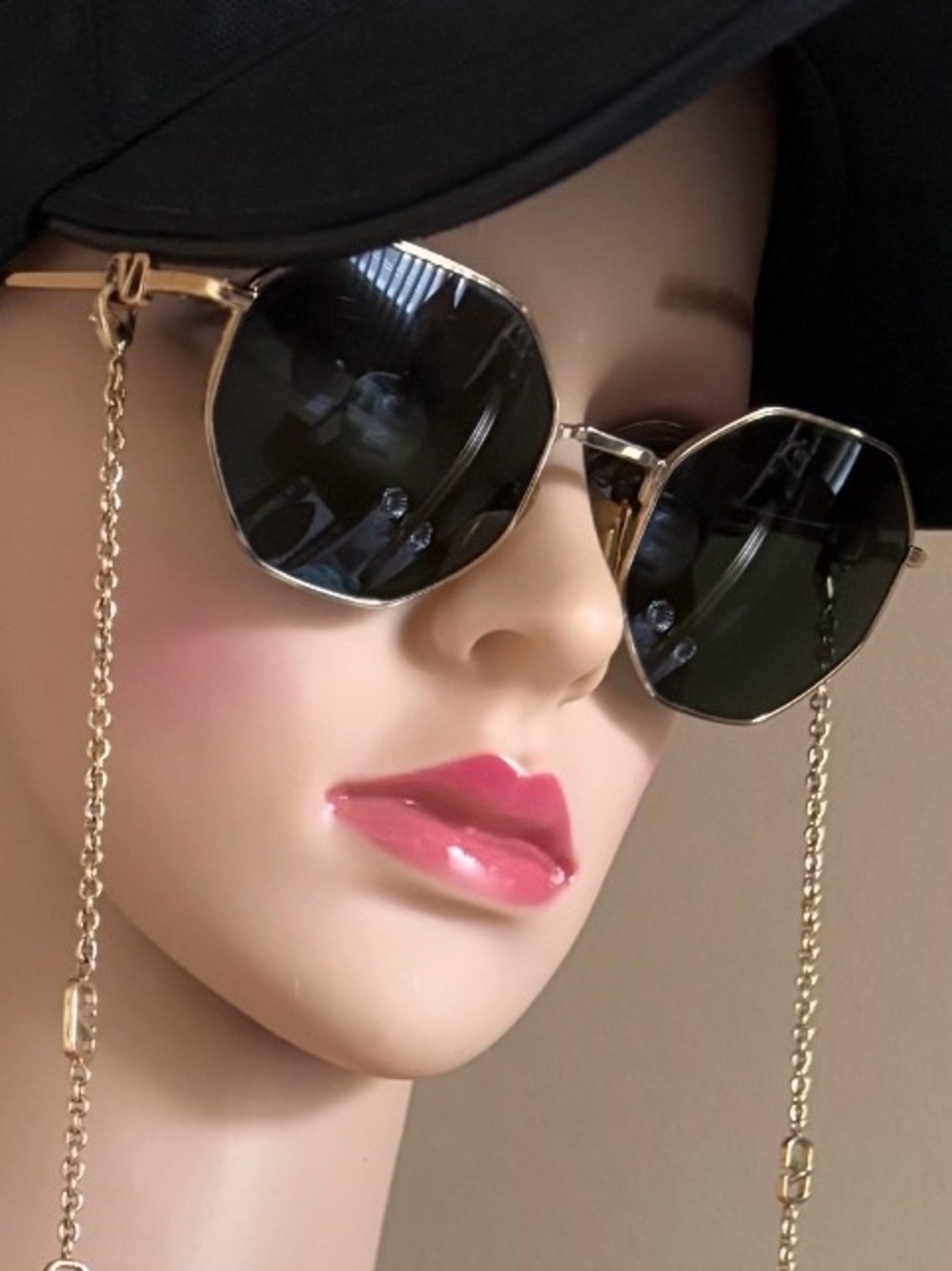 Valentino Garavani
Octagonal Metal Sunglasses with a gold Vlogo chain